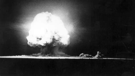 The first atomic bomb test is successfully exploded | July 16, 1945 ...