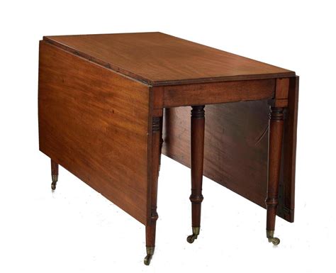 Lot - Sheraton mahogany drop-leaf gateleg table