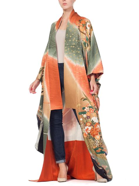 Japanese Silk Kimono With Ombré and Gold Details For Sale at 1stdibs