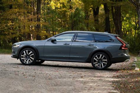 2023 Volvo V90 Cross Country Pictures - 14 Photos | Edmunds