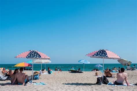 Where to Eat, Stay, and Play at NYC's Rockaway Beach in Queens