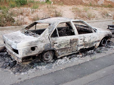 File:Heavily Damaged Car Beirut Lebanon Unrest 5-9-08.jpg - Wikimedia Commons