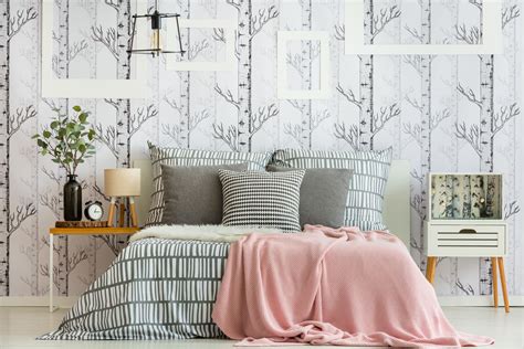 30 Beautiful Wallpapered Bedrooms