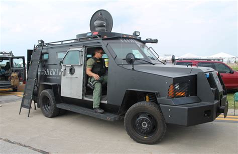 File:Cuyahoga County Sheriff SWAT Lenco Armored Truck.jpg - Wikimedia Commons