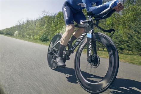 Incoming at the Giro: Canyon’s new Speedmax CFR TT Disc time trial bike | road.cc