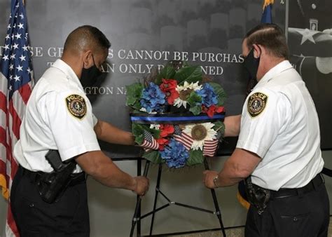 DIA Police pause to pay respect > Defense Intelligence Agency > Article View