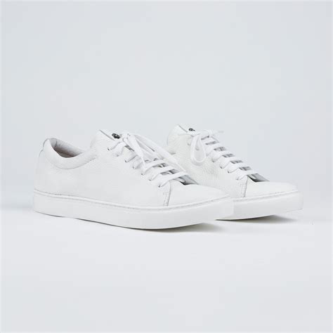 Basic White Shoes // White | White shoes, White sneaker, Shoes