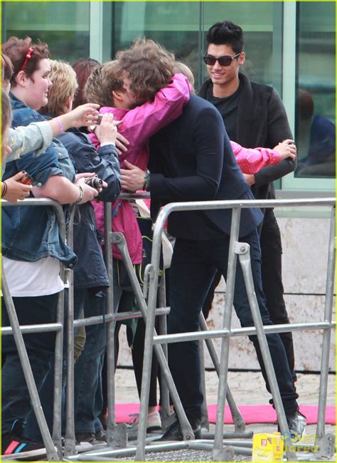 The Wanted: Sightseeing in Berlin with Fans! | Photo 573067 - Photo Gallery | Just Jared Jr.