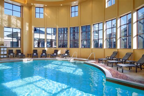 Hotel with Indoor Pool near Bloomington, IL | Bloomington-Normal Marriott Hotel