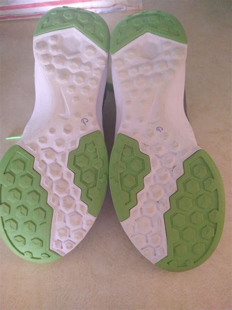Nike Women's Tennis Shoes Size 7. Free Shipping - Gem
