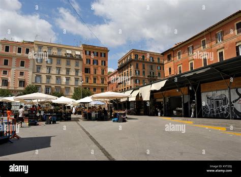 Italy, Rome, Trastevere, Piazza San Cosimato, market Stock Photo - Alamy