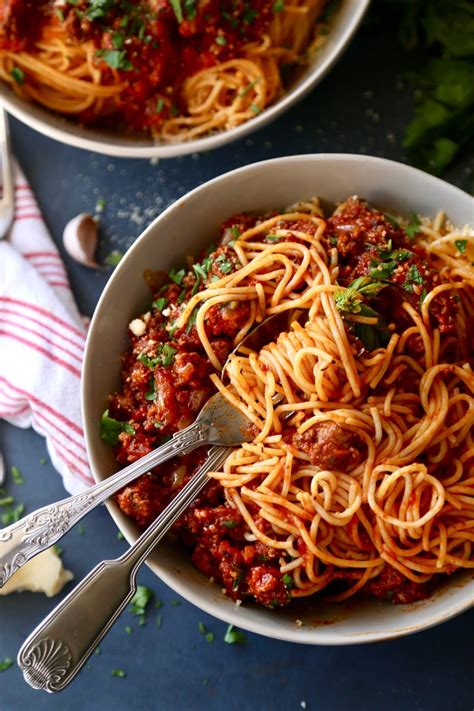 Slow Cooker Spaghetti Bolognese Sauce - The Chunky Chef