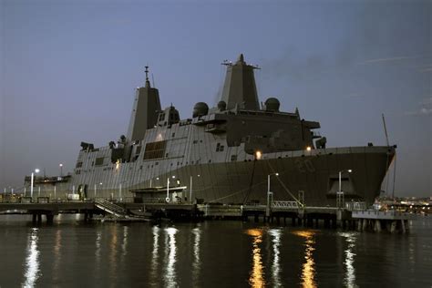 Amphibious warship USS Green Bay (LPD-20) left Naval Station San Diego ...