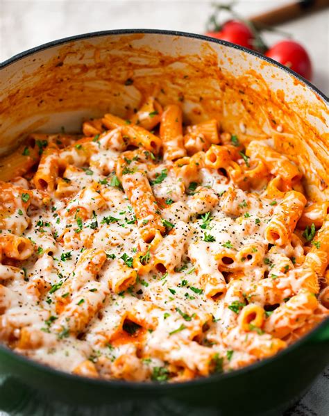 Easy Chicken Pasta Recipes For Dinner Thechunkychef Spaghetti Cheesy ...