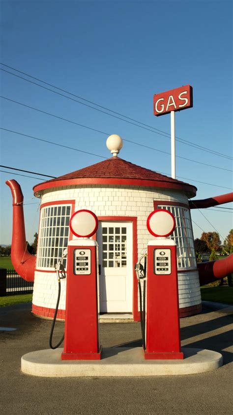 Giant Teapots and Other Quirky Gas Station Designs | HISTORY Channel