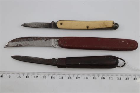 Lot - 3 VINTAGE POCKET KNIVES (2) SHEFFIELD ENGLAND, R/CHARDS ETC.