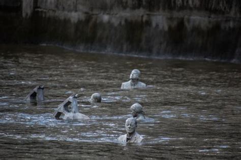 The Rising Tide Sculpture - London