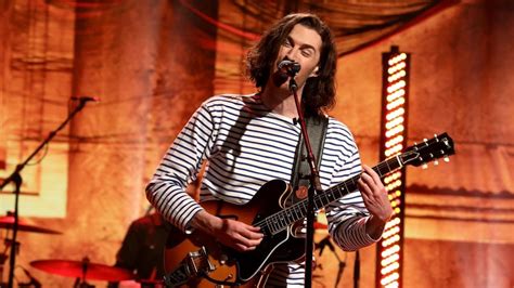 Hozier Makes 'Sweet Music' with His Latest Performance - LyricsFa.com