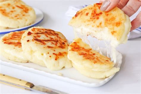 Arepas colombianas de queso, riquísima y crujiente receta casera