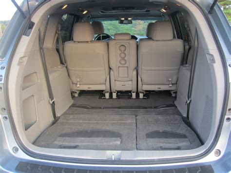 Do honda odyssey seats fold into floor