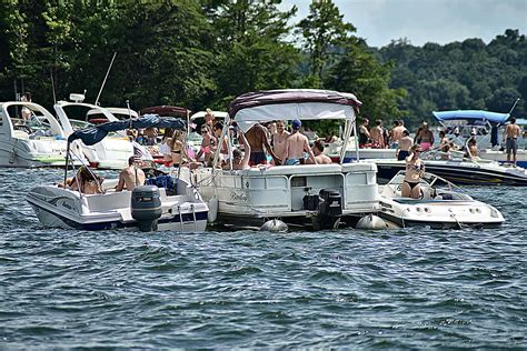 Lake Norman Celebration | Pontoon & Deck Boat Magazine