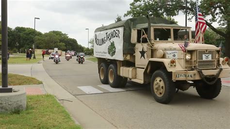 Topeka VA Medical Center hosts Drive-By-Parade - YouTube