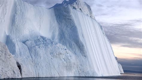 World’s largest iceberg breaks free — RT World News