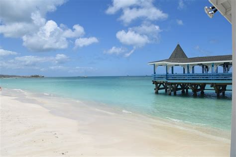 Dickenson Bay – Visit Antigua & Barbuda