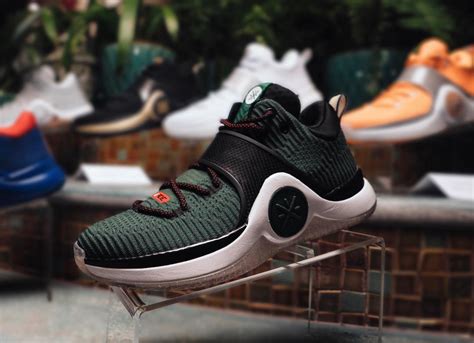 A Detailed Look at the Way of Wade 6 'Christmas' - WearTesters