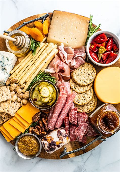 How to Make a Charcuterie Board {Meat and Cheese Board} #charcuterieboard #howto #meatandcheese ...