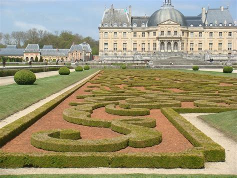 Chateau de Vaux-le-Vicomte - currently my very favourite formal garden Most Beautiful Gardens ...