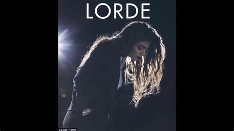 Lorde - Royals (Live Version) [Pure Heroine Tour: Studio Version] - YouTube