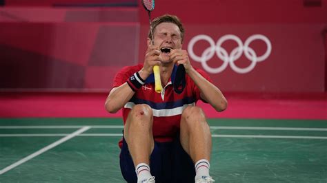 Tokyo Olympics 2020: Video Of Viktor Axelsen Gets Emotional After ...