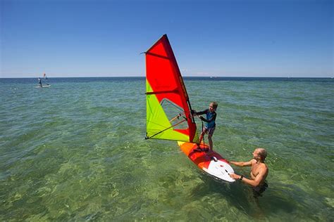 Windsurf MagazineWINDSURF LESSONS WHERE TO LEARN | Windsurf Magazine