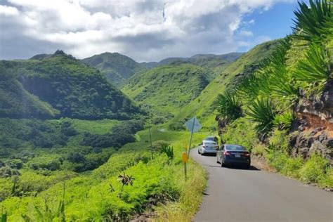 Kahakuloa Maui 🌴 Walk to Kahakuloa Bay beach overlook OR drive the ...