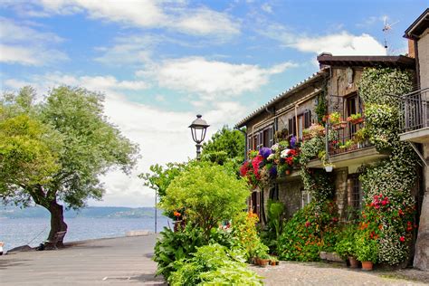 Anguillara Sabazia - Houses the Color of Butter, Lemon and Biscotti