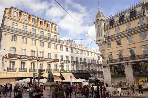 Saturday Shopping in Chiado | Lisbon For 91 Days