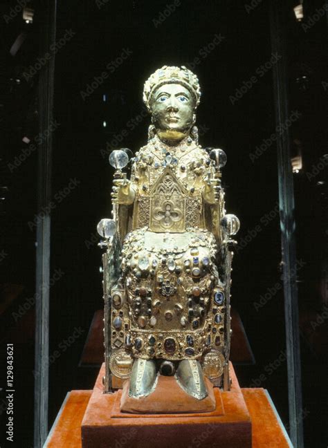 Foto de Reliquary statue of Ste. Foy, dating from 7th to 9th centuries ...