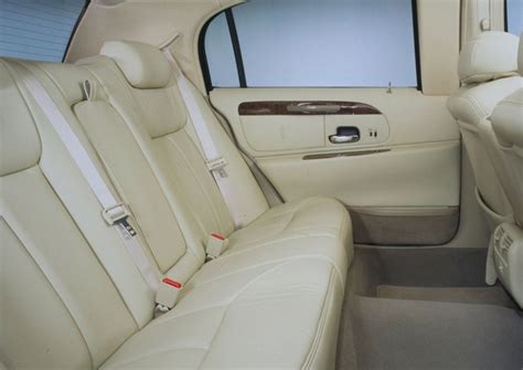 In The End Blogs: 2010 Lincoln Town Car Interior