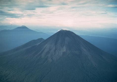 Ulawun volcano, Papua New Guinea, Volcano Photo