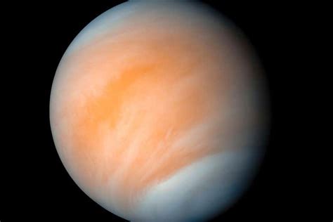 The clouds of Venus are too dry to support life as we know it | New Scientist