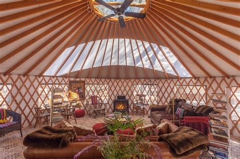 Interieur yurt, mongoolse tent, ronde tent, glamping - Glamping.nl | Yurt living, Yurt, Yurt ...