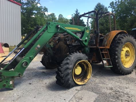 John Deere 7520 salvage tractor at Bootheel Tractor Parts