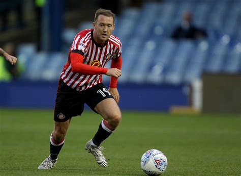 Former Republic of Ireland international Aiden McGeady returns to Sunderland as he signs new one ...