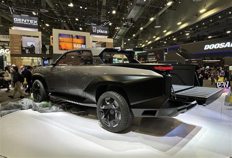 VinFast Reveals Wild Electric Truck at CES, but Still Struggling to ...