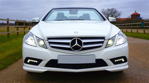 White Mercedes Benz Cars · Free Stock Photo