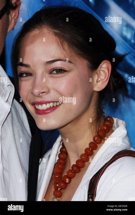 Red carpet retro kristin kreuk hi-res stock photography and images - Alamy