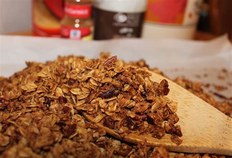 Difference between: granola and oats - ErinNudi.com