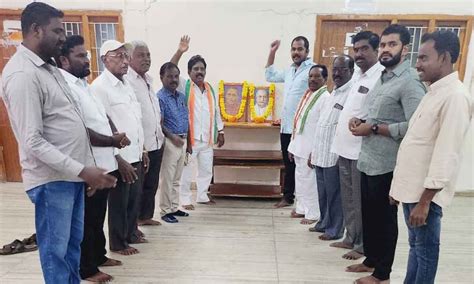 Congress party observes Potti Sriramulu death anniversary in Kadapa