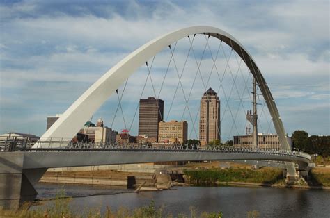 Bailey's Buddy: The Pedestrian Bridge in Des Moines, Iowa….a Must See ...